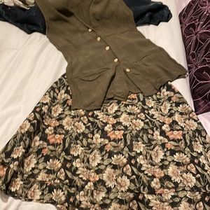 Tank with skirt